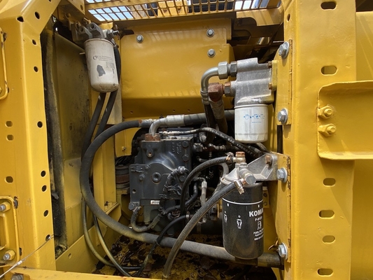 PC130-7 menggunakan crawler hidrolik Komatsu excavator dengan ember 0,53m3, berat operasi 12600kg