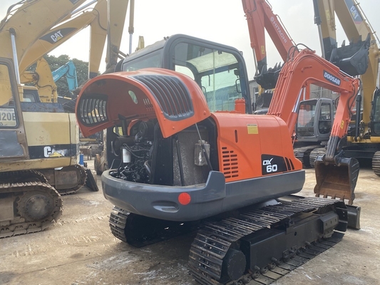 6 Ton Original Digunakan Doosan DX60 Crawler Excavator Dengan 39.7KW Mesin Daya Dan 0,21m3 Ember Kapasitas