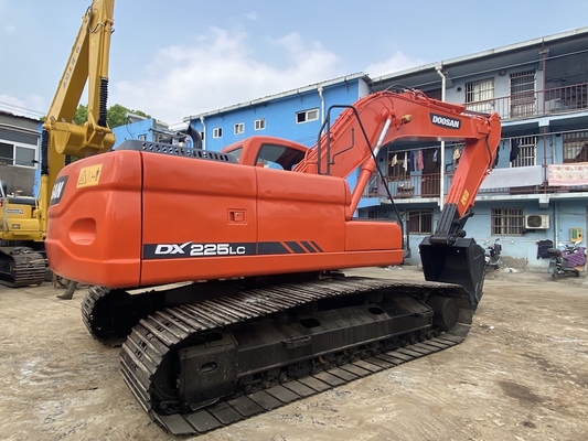22 Ton Original Digunakan Doosan DX225 Crawler Excavator Dengan 157KW Mesin Kekuatan Dan 1,05m3 Ember Kapasitas