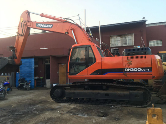 30 Ton Original Digunakan Doosan DH300LC-7 Crawler Excavator Dengan Kapasitas Ember 1,27 m3