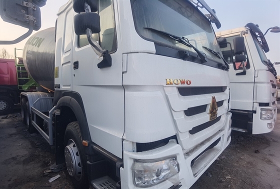 Second hand SINOTRUK HOWO truk pencampuran beton 6x4 380HP truk pencampuran beton bekas