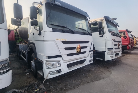 Second hand SINOTRUK HOWO truk pencampuran beton 6x4 380HP truk pencampuran beton bekas