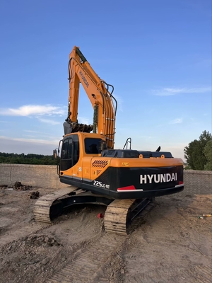22 ton bekas Hyundai R225 Crawler Excavator digunakan 112 KW Mesin Daya Dan 1,05 M3 Ember Kapasitas
