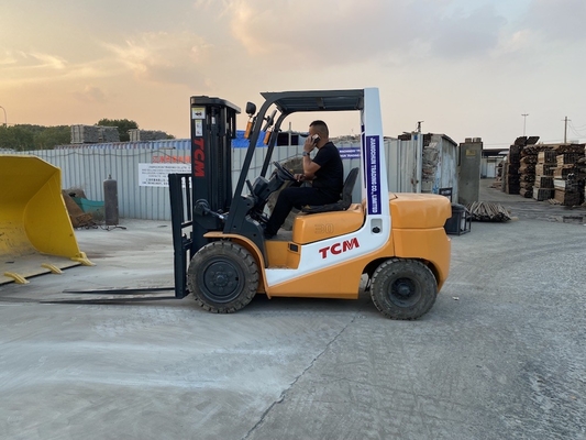 Digunakan TCM FD30T6 diesel forklift di Good State TCM Forklift bekas